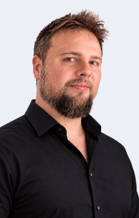 Ein Bild von Daniel Knespl. CEO des IT Unternehmens Knespl IT